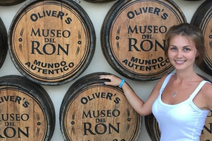 Shopping Tour In Don Lucas Cigar Factory, Rum tasting, Cocoa factory, Souvenirs - Photo 1 of 25